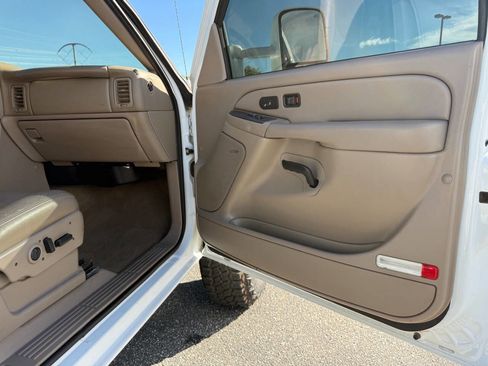 Used 2007 Chevrolet Silverado 2500 LT w/ Heavy-Duty Power Package AWD/4WD image 18