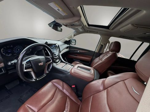 Used 2019 Cadillac Escalade ESV Premium Luxury RWD image 12
