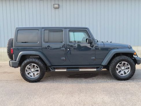Used 2016 Jeep Wrangler Unlimited Rubicon w/ Connectivity Group AWD/4WD image 2