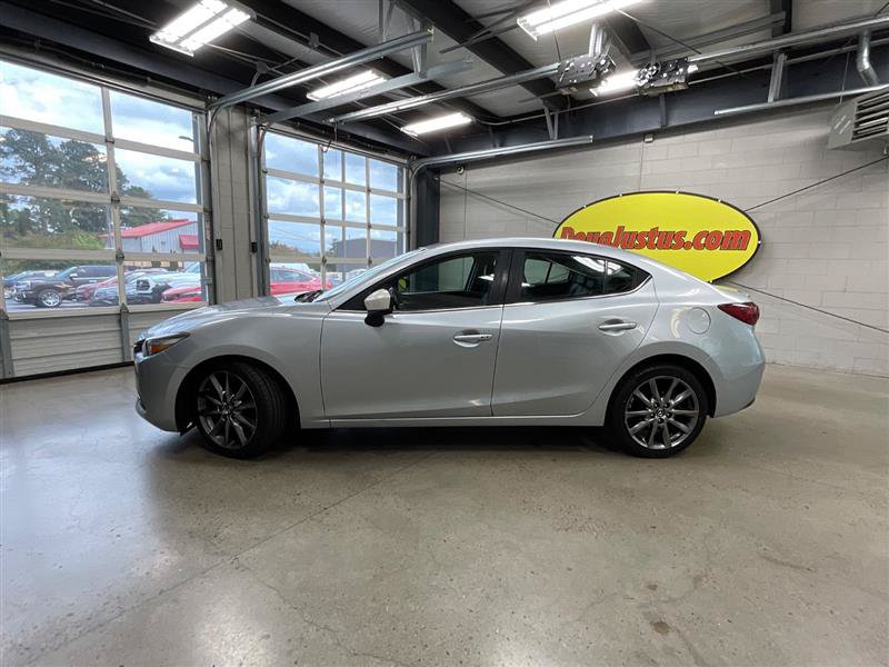 Used 2018 MAZDA MAZDA3 Touring FWD image 2