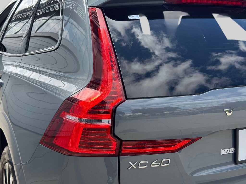 Used 2023 Volvo XC60 B5 Plus w/ Climate Package AWD/4WD image 10
