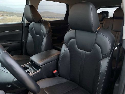 Used 2024 Kia Sorento S image 17