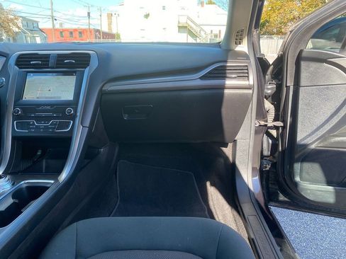 Used 2019 Ford Fusion SE image 28