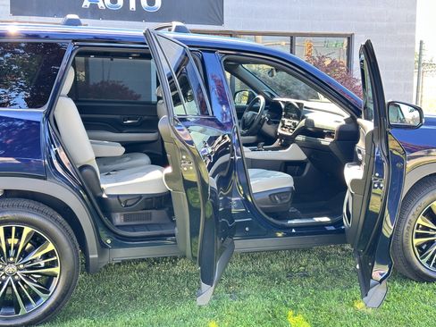 Used 2025 Toyota Grand Highlander AWD Hybrid image 27