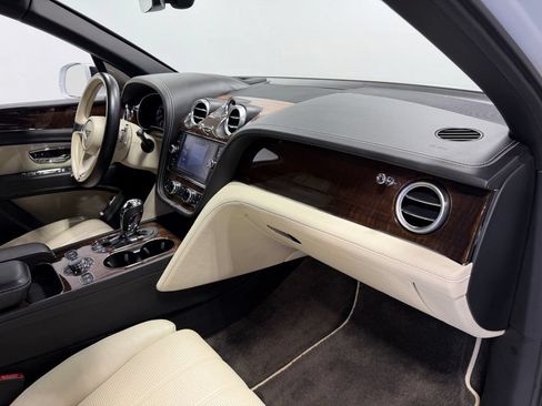 Used 2018 Bentley Bentayga Mulliner AWD/4WD image 36
