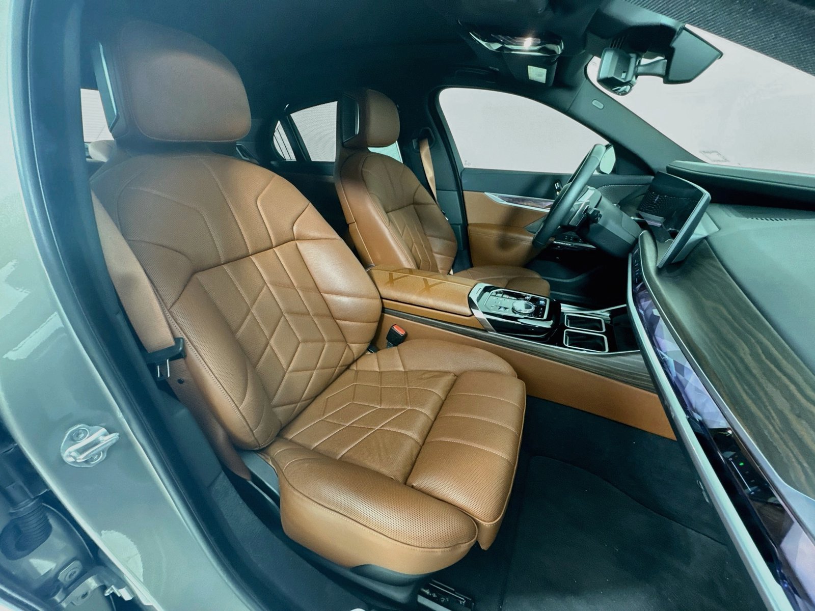 Used 2023 BMW 760i xDrive AWD/4WD image 9
