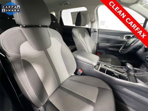 Certified 2024 Kia Sorento LX image 29