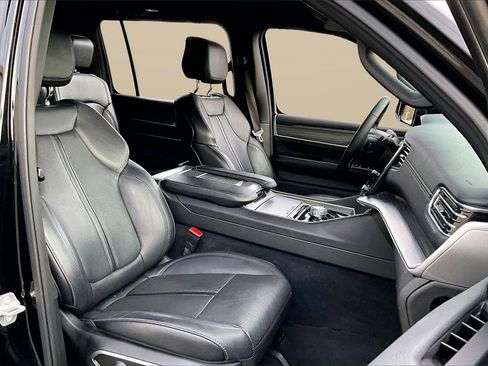 Certified 2024 Jeep Wagoneer L Series II w/ Flexible Seating Group image 23