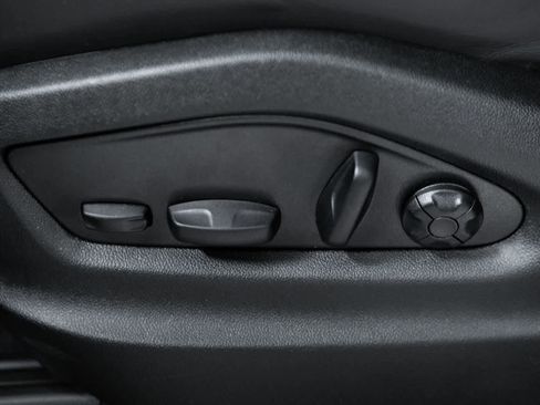 Certified 2025 Porsche Cayenne S AWD/4WD image 23