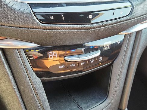 Used 2021 Cadillac XT5 Premium Luxury image 15