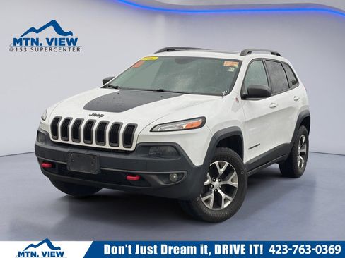 Used 2018 Jeep Cherokee Trailhawk w/ Quick Order Package 27L AWD/4WD image 1