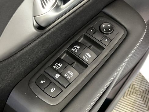 New 2026 Chrysler Pacifica Select image 10