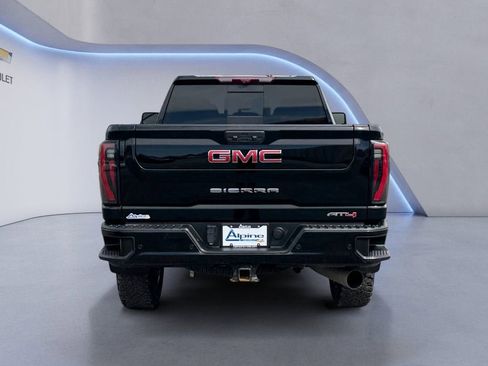 Used 2024 GMC Sierra 2500 AT4 w/ AT4 Premium Plus Package AWD/4WD image 4