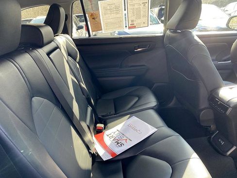 Certified 2025 Toyota Highlander XLE image 22