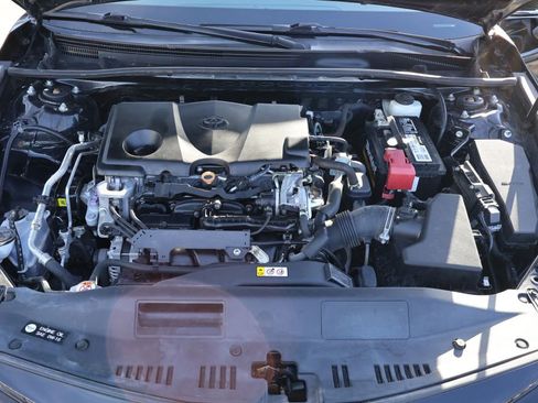 Used 2020 Toyota Camry LE image 12