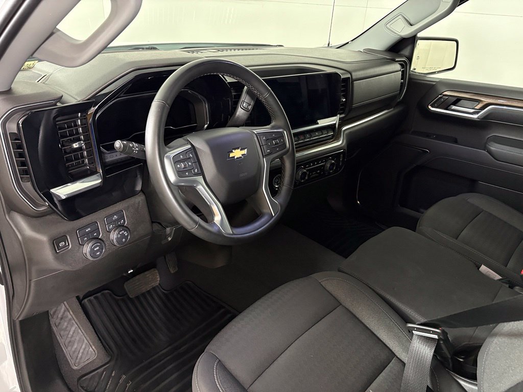 Used 2023 Chevrolet Silverado 1500 LT AWD/4WD image 16