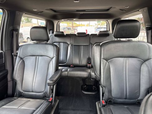 Used 2023 Jeep Wagoneer Series II RWD image 9