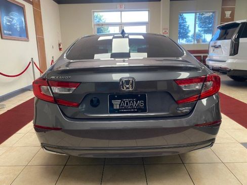 Used 2020 Honda Accord Touring image 2