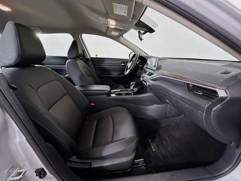 Used 2024 Nissan Altima 2.5 SV image 29