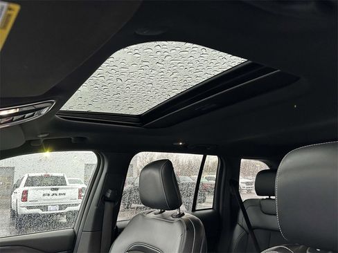 Used 2024 Jeep Grand Cherokee Altitude image 18