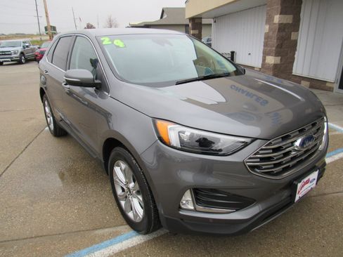 Used 2024 Ford Edge Titanium image 5