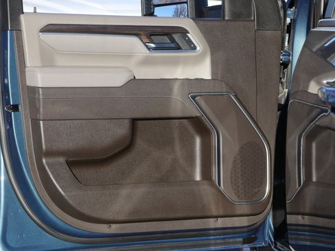 Used 2025 Chevrolet Silverado 2500 LT w/ Convenience Package image 10