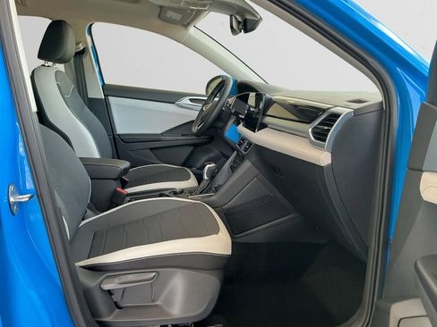 New 2025 Volkswagen Taos SE image 15