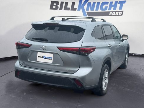 Used 2023 Toyota Highlander LE image 5