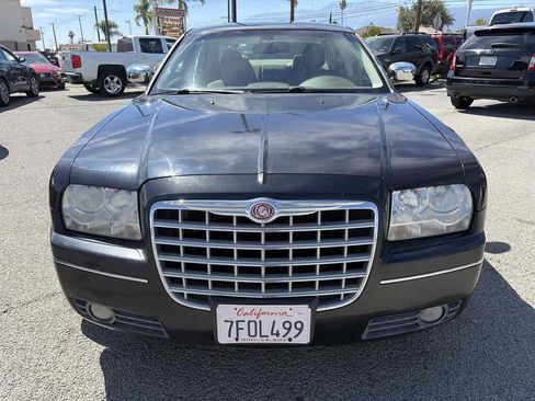 Used 2010 Chrysler 300 Touring RWD image 5