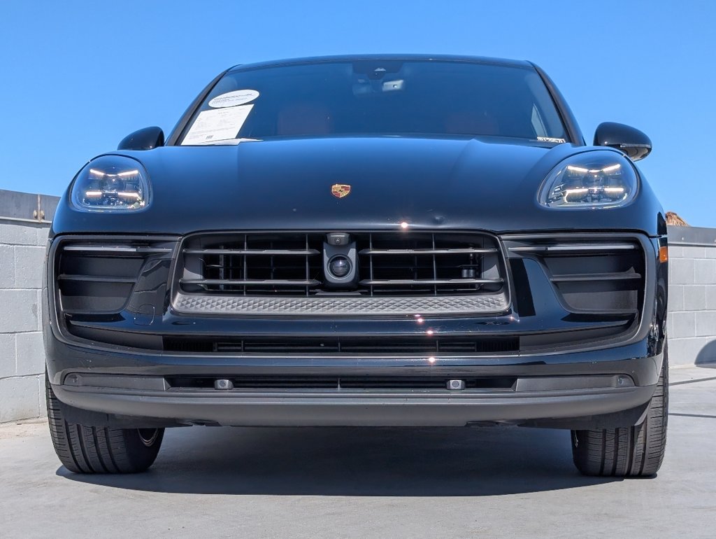 Certified 2025 Porsche Macan AWD/4WD image 8