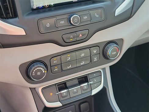 Used 2023 GMC Terrain SLE image 25