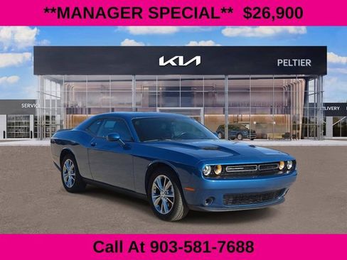 Used 2023 Dodge Challenger SXT image 1