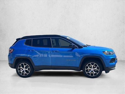 Used 2024 Jeep Compass Limited AWD/4WD image 4