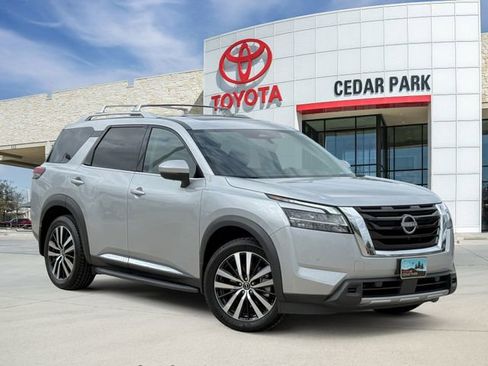Used 2023 Nissan Pathfinder Platinum w/ Lighting Package (N93) FWD image 1