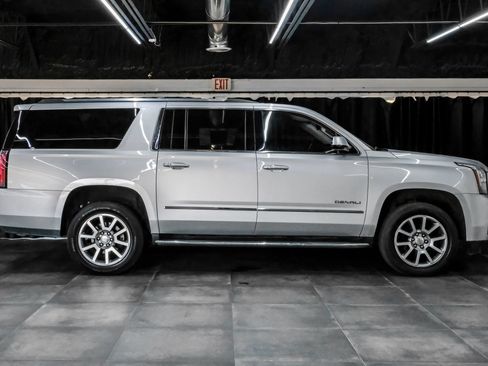 Used 2020 GMC Yukon XL Denali RWD image 7