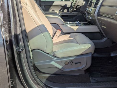 Used 2020 Ford Expedition XLT w/ Equipment Group 202A AWD/4WD image 27