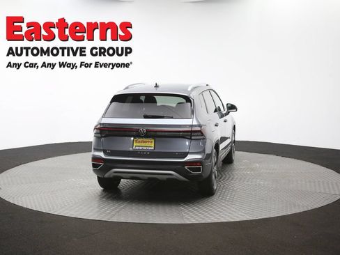 Used 2025 Volkswagen Taos SE AWD/4WD image 37