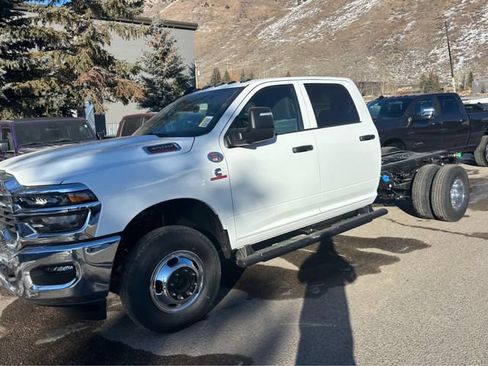 New 2026 RAM 3500 Tradesman w/ Chrome Appearance Group A AWD/4WD image 3