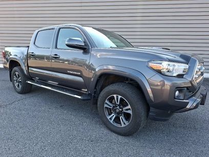 Used 2017 Toyota Tacoma TRD Sport w/ Tow Package (A/T)