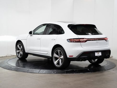 Used 2024 Porsche Macan image 3