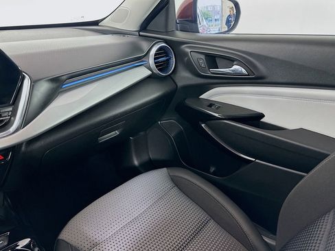 Used 2024 Chevrolet Trax LT w/ Sunroof Package image 23