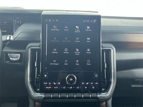 Used 2025 GMC Yukon Denali w/ Denali Reserve Package image 13