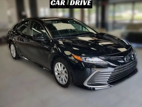 Used 2022 Toyota Camry LE w/ Carpet Mat Package (TMS) FWD image 3