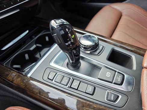 Used 2017 BMW X5 xDrive40e image 11