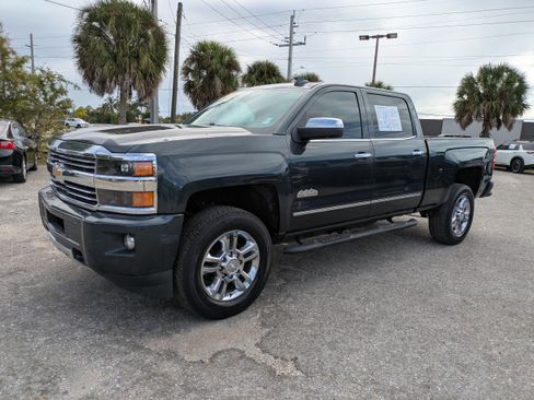 Used 2017 Chevrolet Silverado 2500 High Country image 8