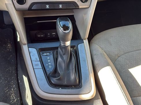 Used 2017 Hyundai Elantra SE image 10