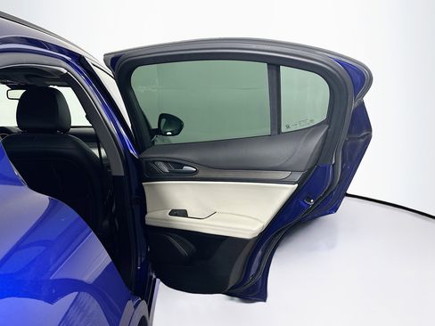 Used 2021 Alfa Romeo Stelvio Ti w/ Premium Package image 31