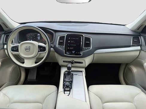 Used 2021 Volvo XC90 T5 Momentum w/ Climate Package FWD image 16