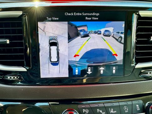 Used 2018 Chrysler Pacifica Touring-L w/ Advanced Safetytec Group FWD image 10