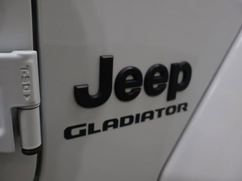 Used 2022 Jeep Gladiator Sport AWD/4WD image 39